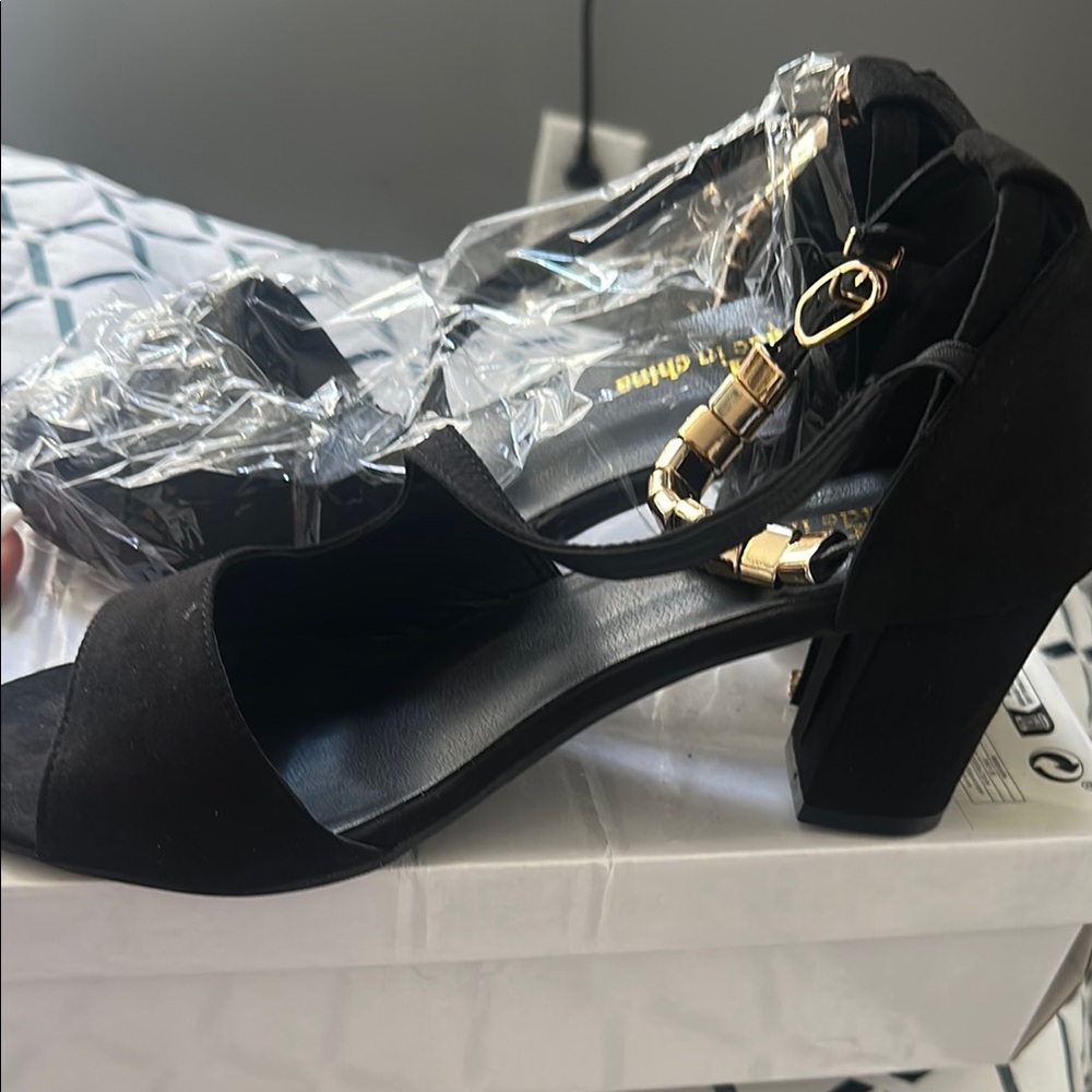 Elegant Black Heeled Sandals